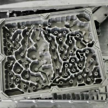 Aluminum high pressure die casting mold communication cavity