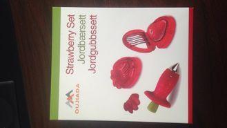 Plastic Strawberry Slicer Cutter Set with Stainless Steel B