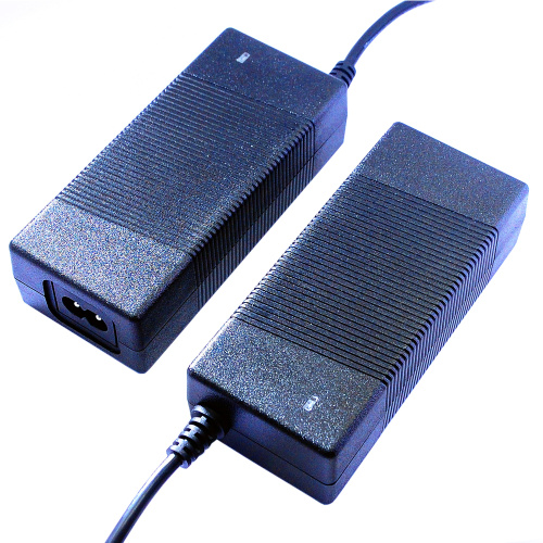 12,6 V 5A Lithium -Batterie -Ladeanlagenadapter