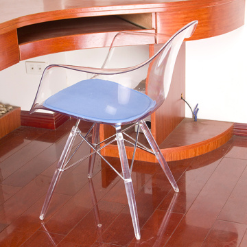 Cadeira transparente Eames