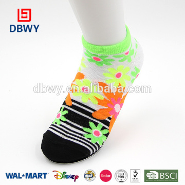 Women Cheap and Cotton Socks for Customers!