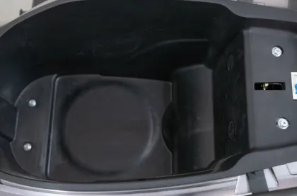 electric cruiser motorcycle with high-capacity