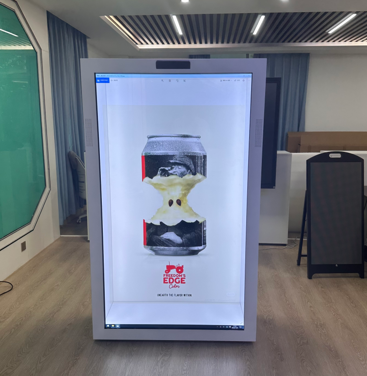 Gerçek zamanlı içerik senkronizasyonu ve güncellemeler için merkezi dijital çalışan yönetimi