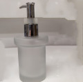 Handmatige glazen fles zeepdispenser voor badkamer
