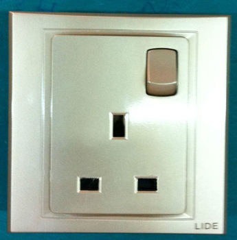 A-L13A Gold color 13a British switch socket outlet