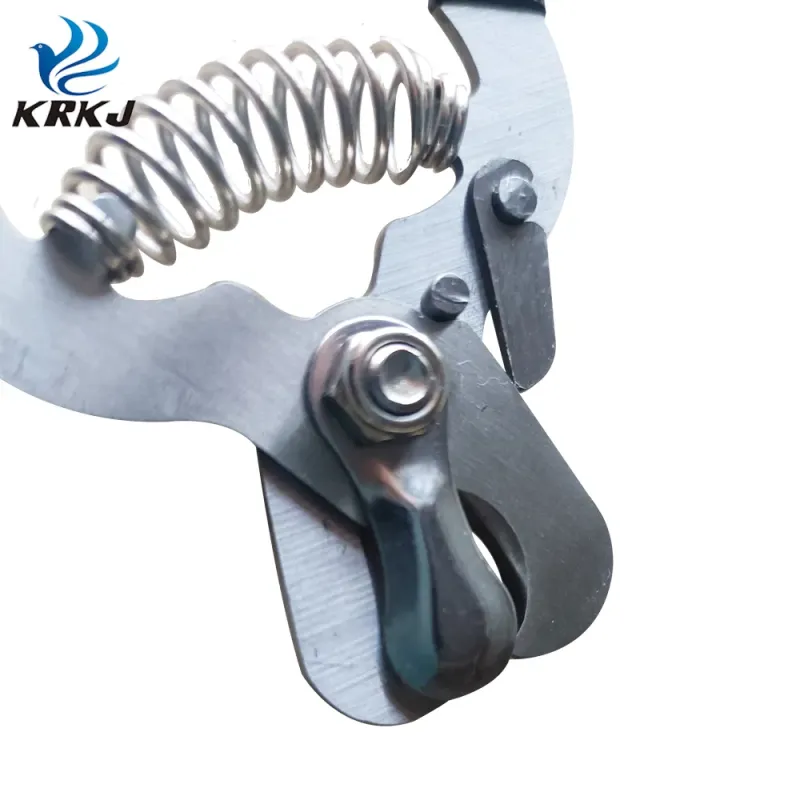 Safe Pet Nail Clippers with Protective Device