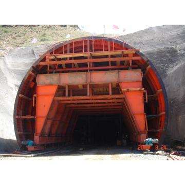 Sistema de encofrado de revestimiento de túneles de carreteras