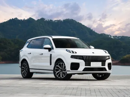 High-Speed Geely LYNK&CO 09 EM-P 2024: Advanced REEV Hybrid Vehicle