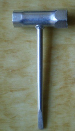 Wrench (T-mold manual spanner)