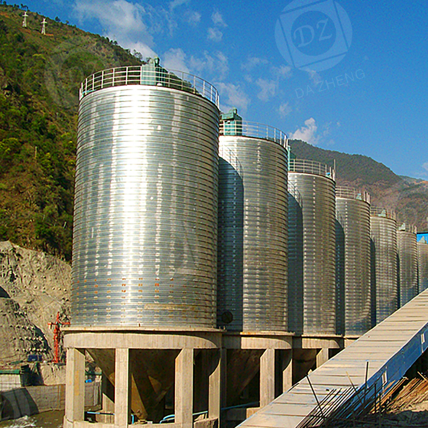 Cement storage silo for plant construction