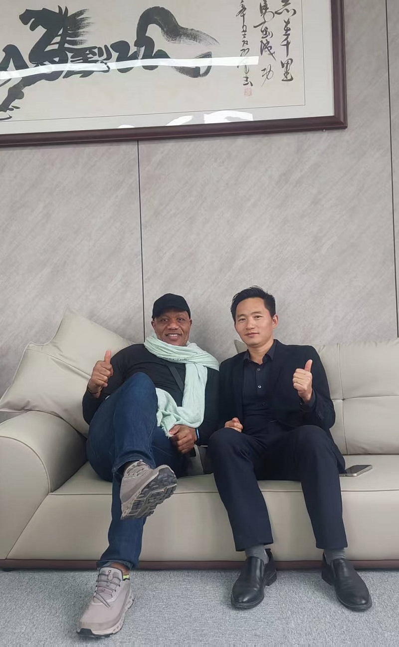 Crossing Mountains and Seas, Jointly Creating a New Chapter in Green Energy! British Businessmen Visit Sennan Electric for Inspection and Research