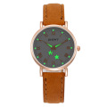 Novo relógio engraçado moderno para mulheres com pulseira de couro fosco Relógios de quartzo causais da moda para mulheres Charme relógio de pulso com mostrador pequeno
