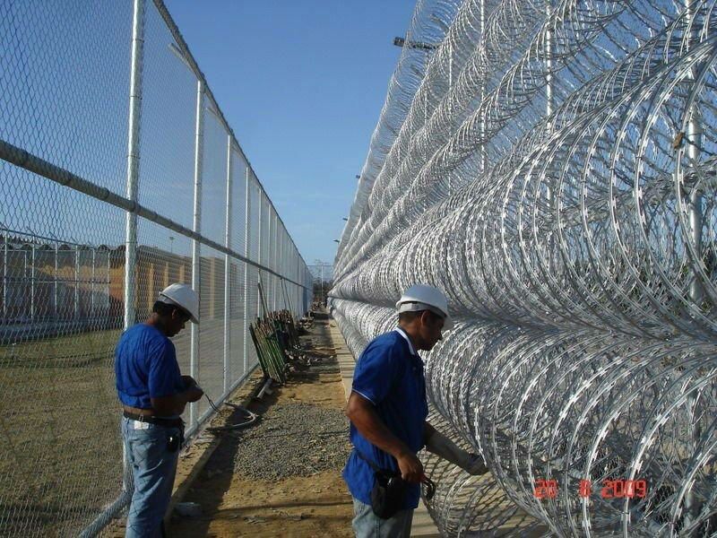 razor wire 1