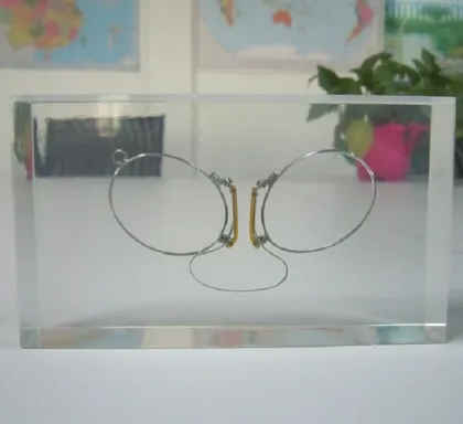 Fashionable Clear Paperweight