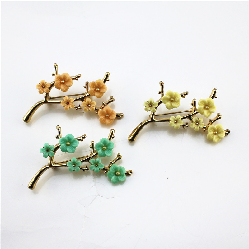 New European and American style autumn and winter beautiful fresh plum delicate fashion brooch female