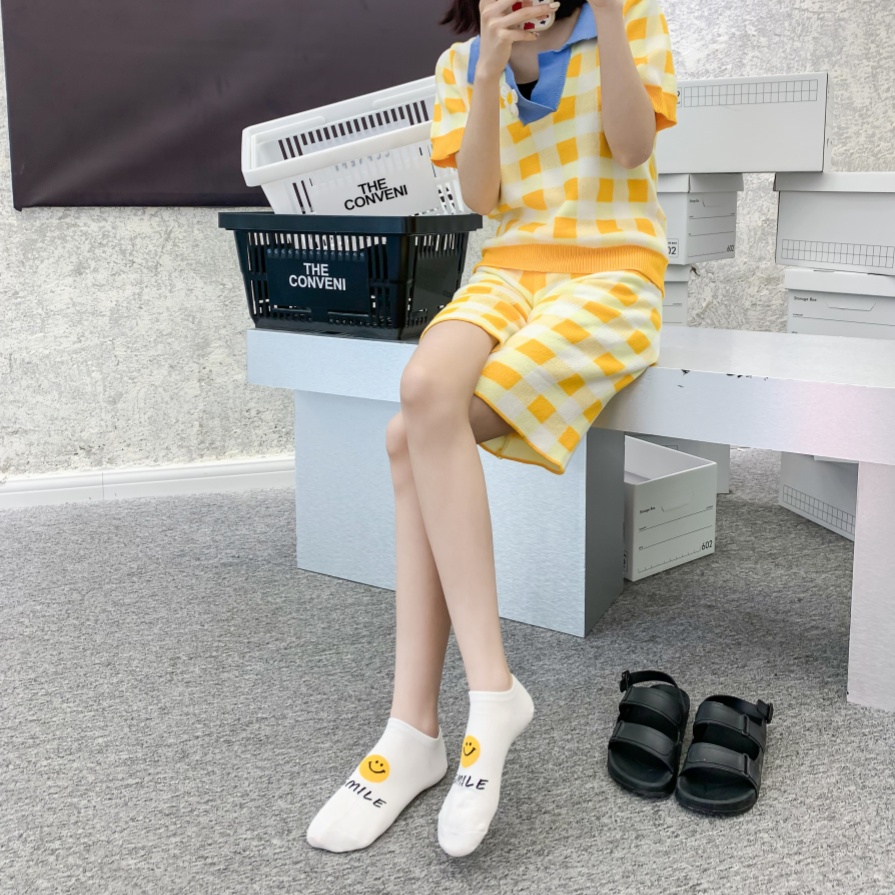 Versatile boat medyas na may nakangiting disenyo ng mukha