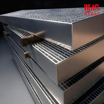 Heavy duty steel grating
