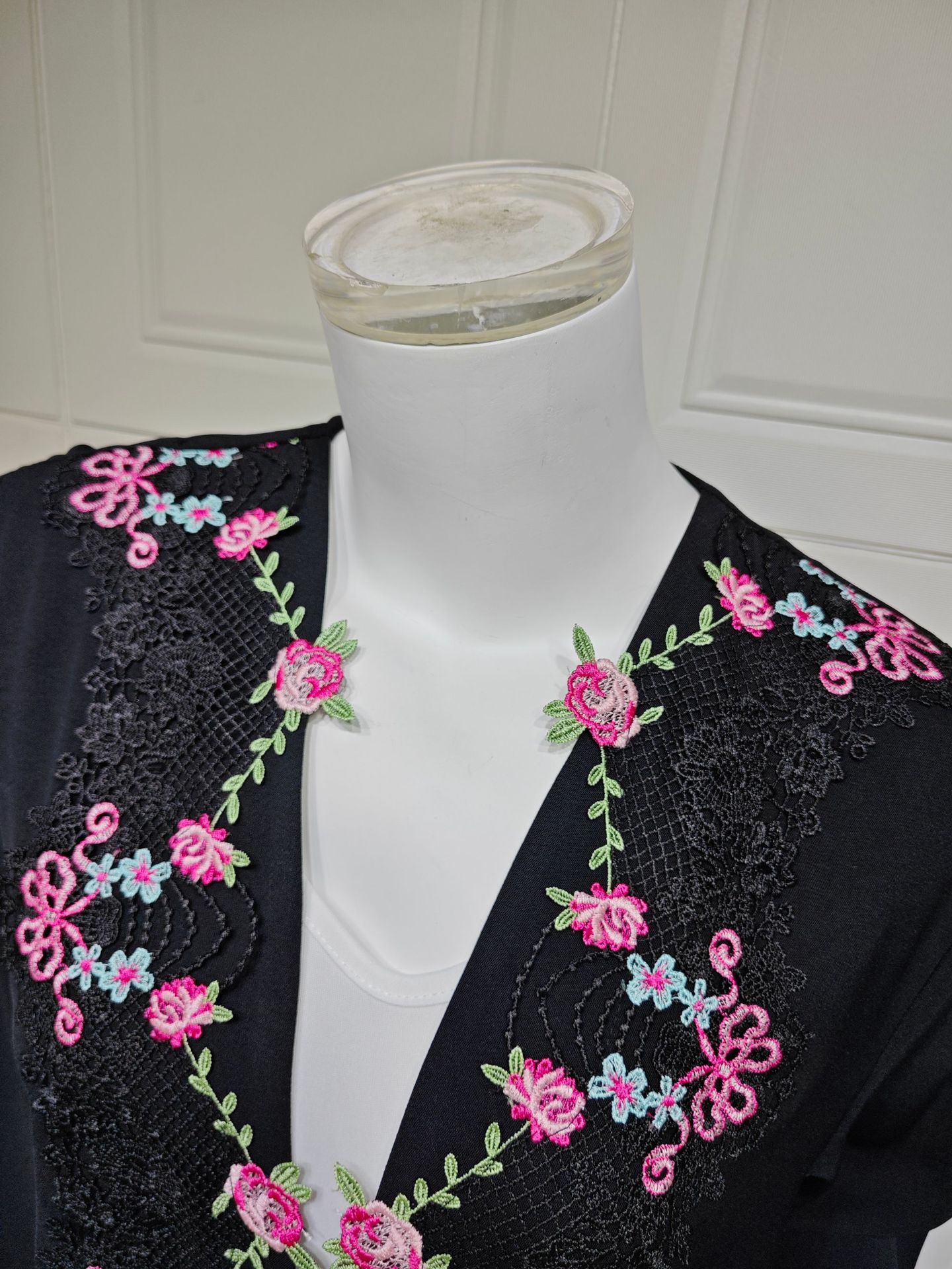 Elegant Black Floral Embroidered Lace Abaya Cardigan MQ275 (4)