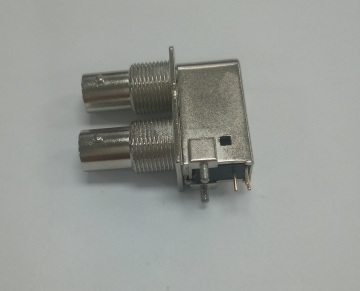 Verbinden Sie den BNC-Stecker mit dem Gehäuse aus Zinklegierung