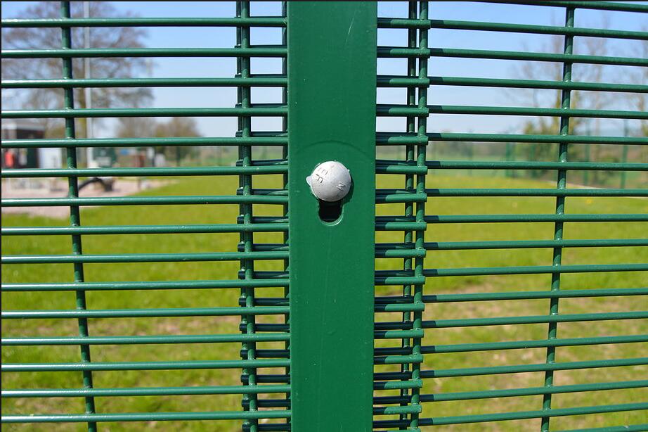 358fence (481)