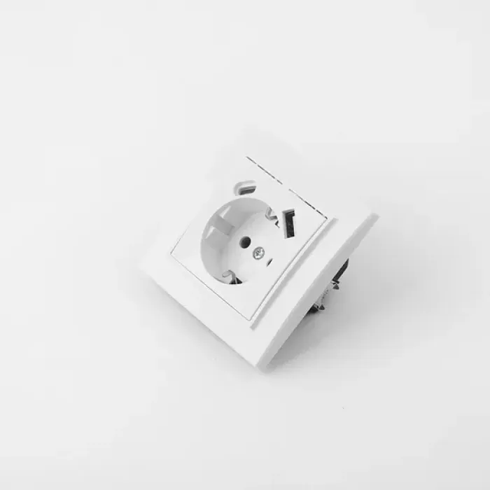 Antarmuka Soket Dinding Eropa USB Tipe C