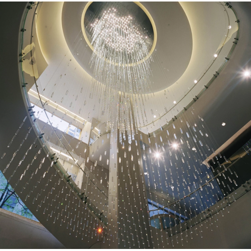 Chandelier personnalisé de l&#39;escalier en spirale de l&#39;hôtel