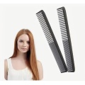 Гребень для стрижки волос из черного углеродного волокна.
