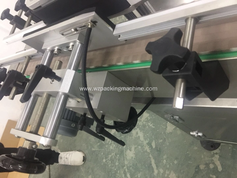 SHL-2520 Automatic Vertical Round Bottle Labeling Machine