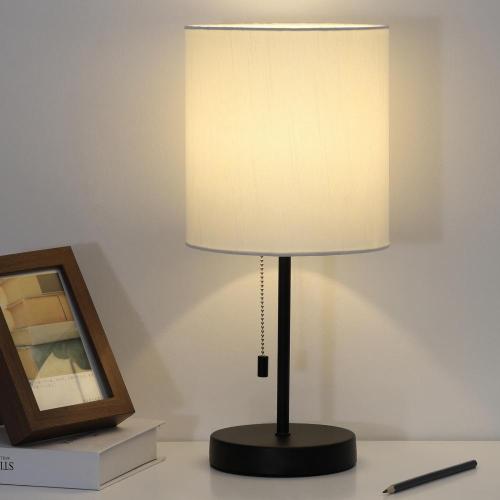 Lámparas negras de la mesa de noche con pantalla de tela blanca