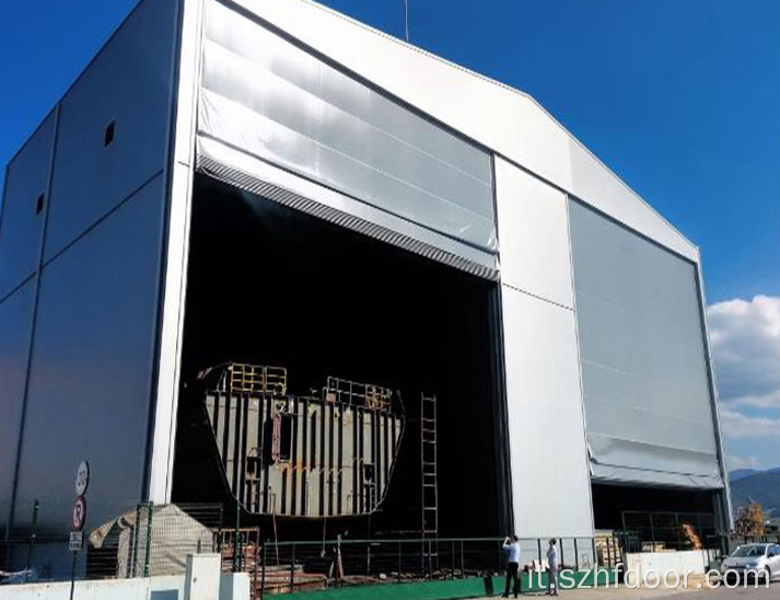 Grande porta hangar personalizzata