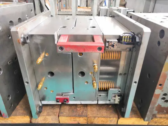 Customized Auto Body Plastic Moulding Equipment