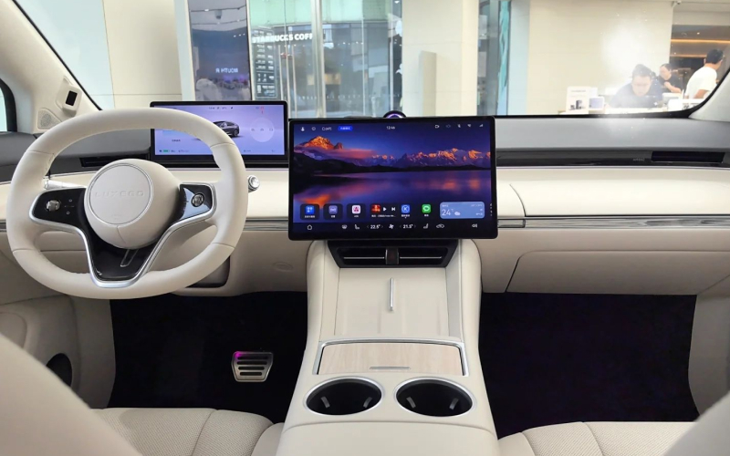 LUXEED R7