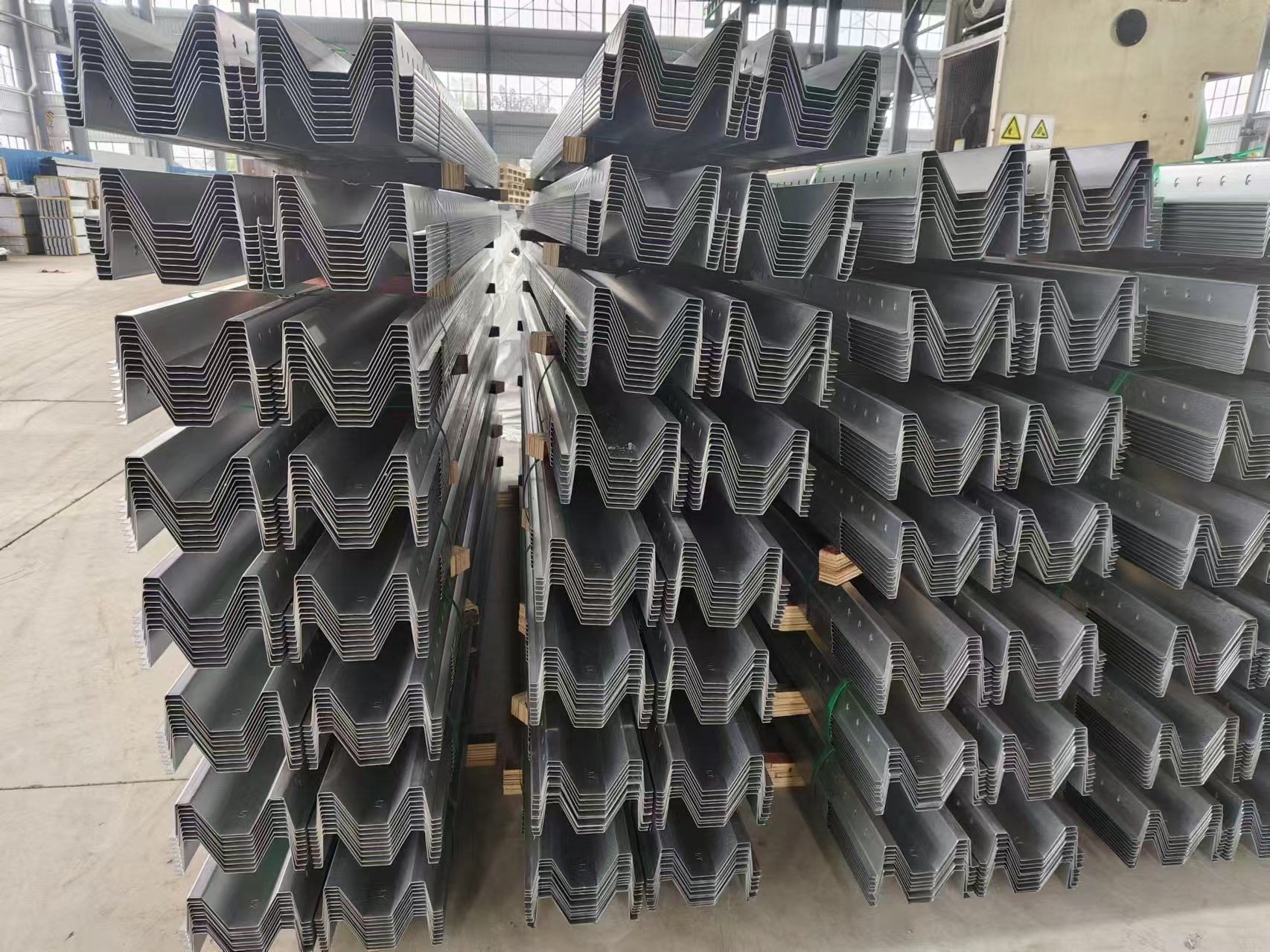 Steel waterproof M shaped channels in BIPV
