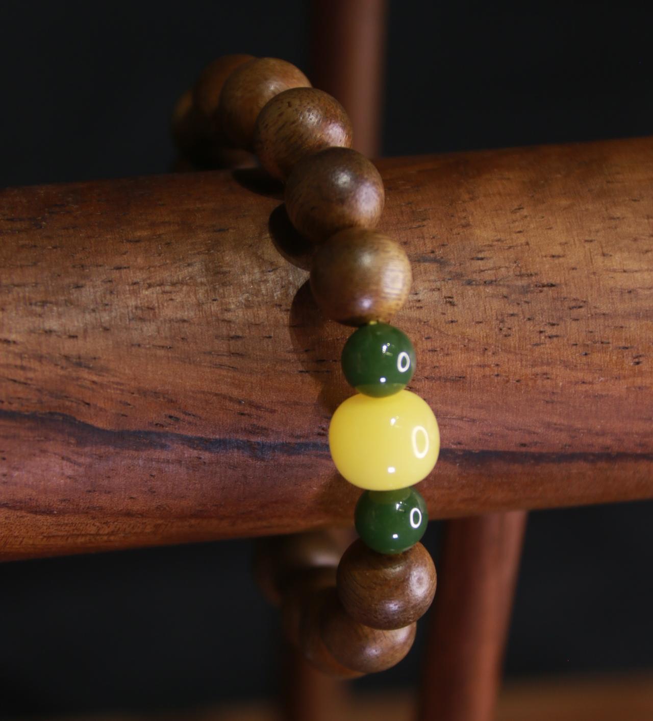 Pulsera Zen de cuentas de madera de agar con piedra preciosa verde