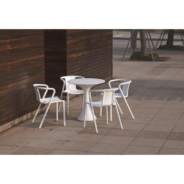 Chaises de salle à manger en plastique