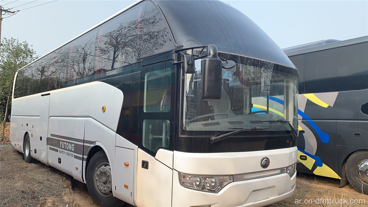 تستخدم Yutong 51 مقعدًا حافلة سياحية