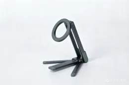 Triangle moblie phone holder