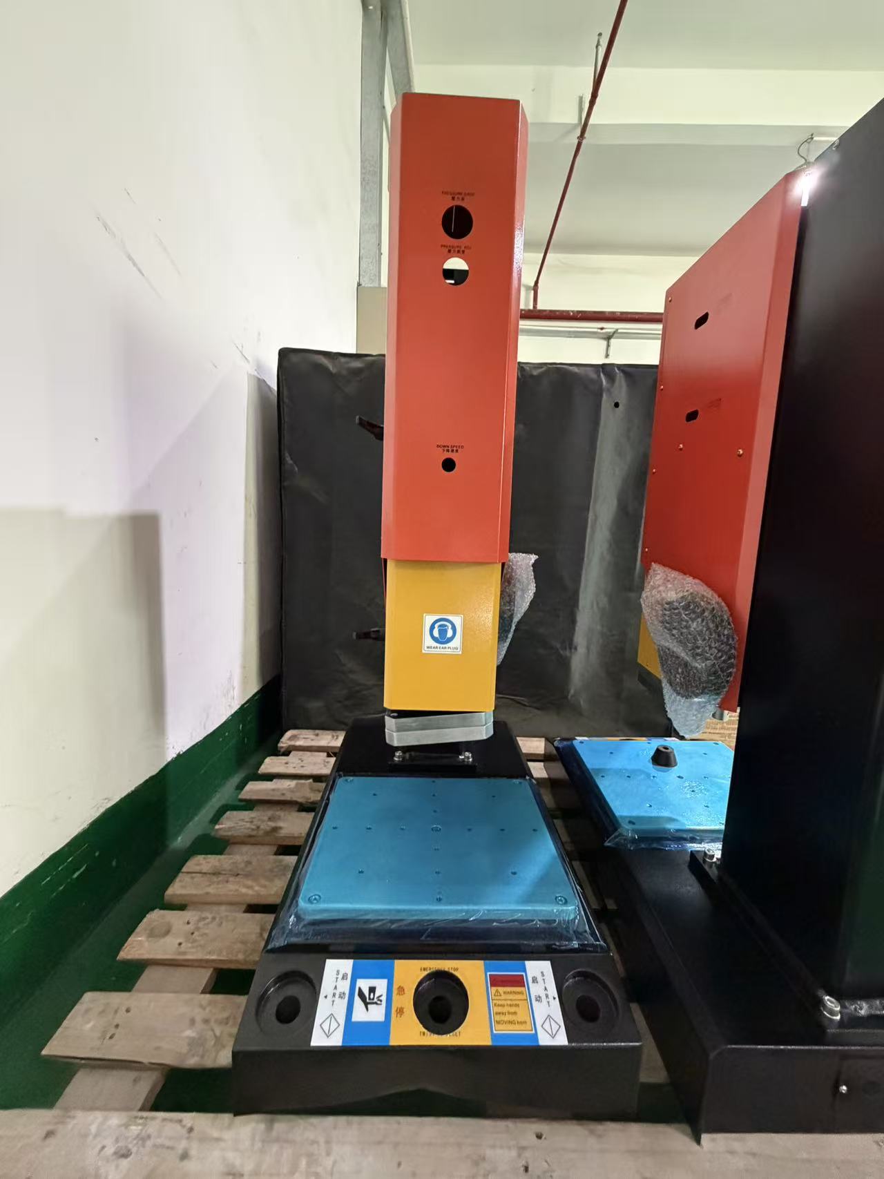 15kHz 2600W Square Plastic Welding Machine