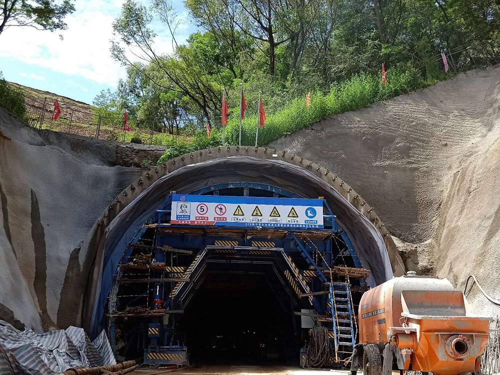 Formulario de túnel de la mía Trolley simple