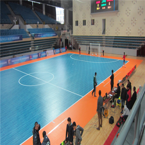 Gạch Futsal lồng vào nhau trong nhà