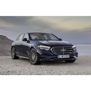 سيارة مرسيدس-بنز E300L سيدان الهجينة الفاخرة: الكهربائية والبنزين "ومع ذلك ، إذا كنت بحاجة إلى عنوان أكثر إيصال
