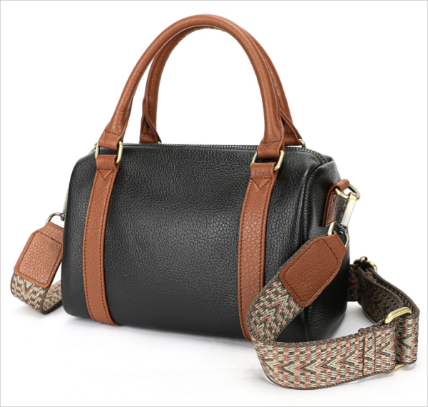 Fashionable commuter lady's crossbody bag