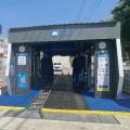 Rijden door Express Car Wash -systeem