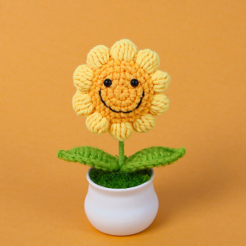 Handgefertigter gewebter Sonnenblumentischdekor &amp; Keramik: Verschiedene Stile