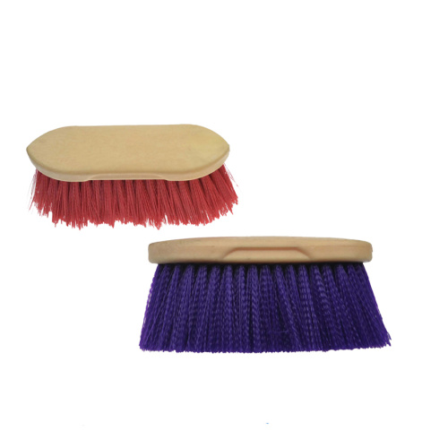 Brosse PP pour le nettoyage des chevaux