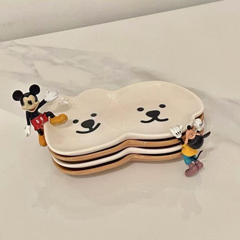 Stylish Anime-Themed Dinnerware Collection