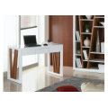 Bureau d'ordinateur blanc brillant moderne