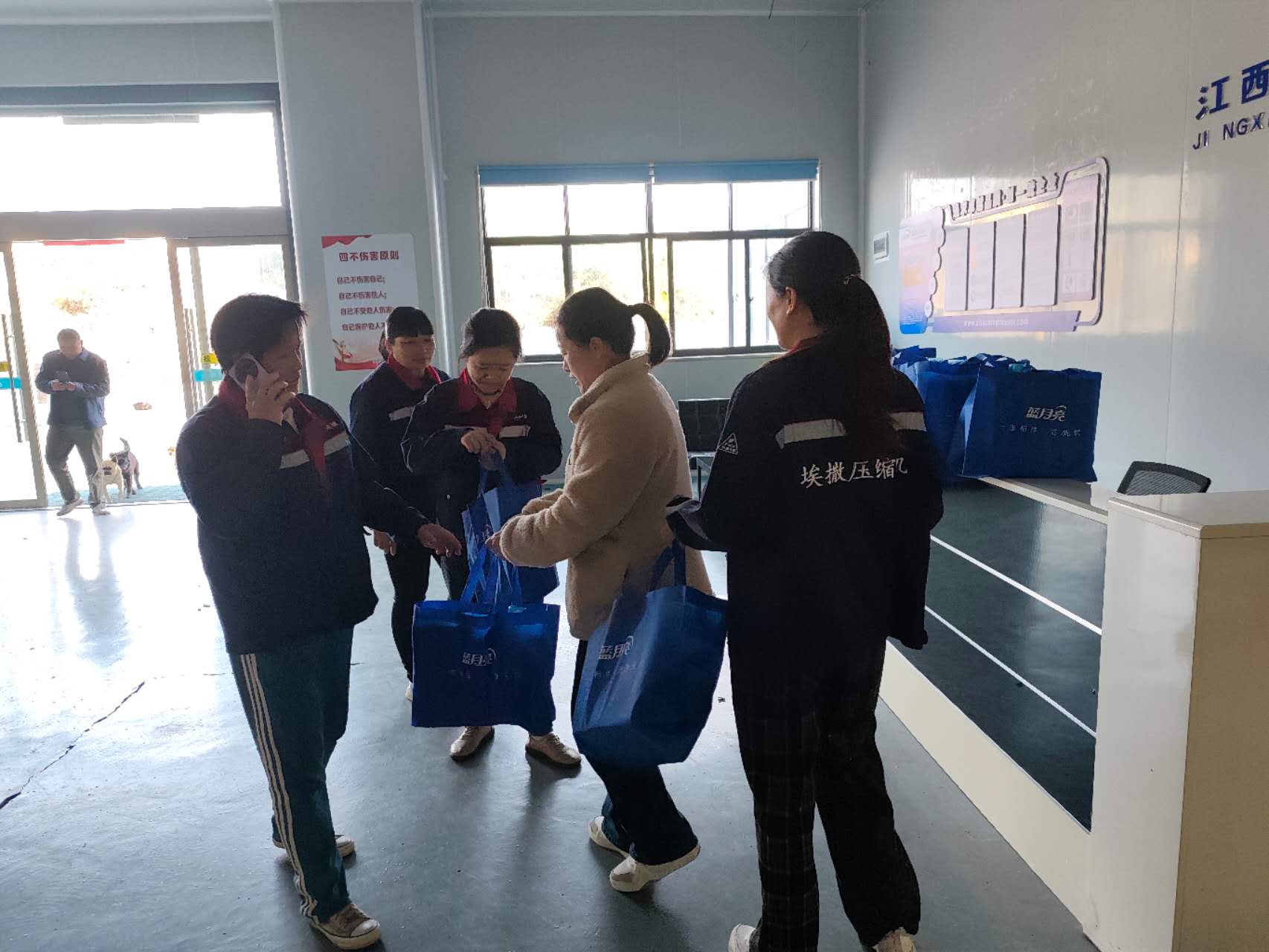 8abf9ddb5822437a3552d7485908d527