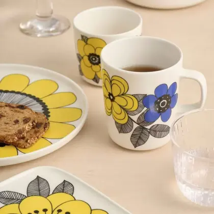 Sunflower Art Cups: Yellow Rose Inspired Tableware