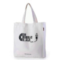 White shopping bags are simple and convenient
